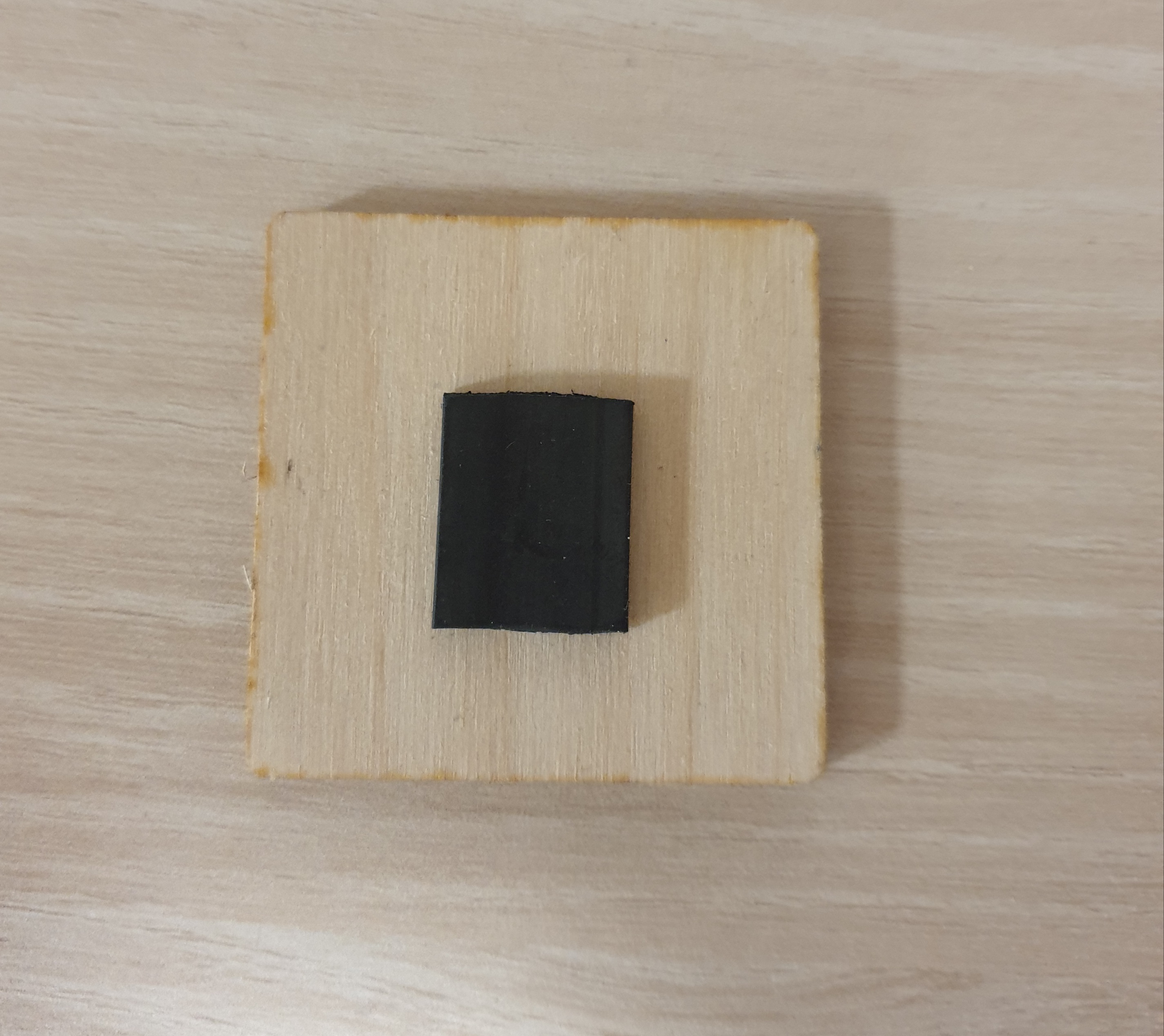 Magnetka drevená Husqvarna