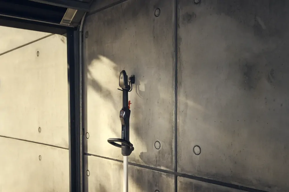 Husqvarna Aspire™ T28-P4A Akumulátorový vyžínač (s akumulátorom a nabíjčkou)