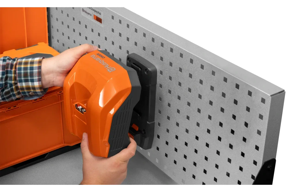 Nástenný držiak na nabíjačku Husqvarna 40-C