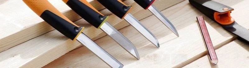 Univerzálny nôž FISKARS HARDWARE