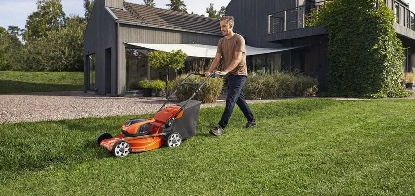 HUSQVARNA LC 142iS Akumulátorová kosačka (bez akumulátora a nabíjačky)
