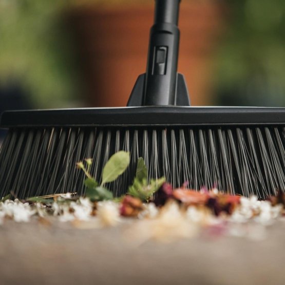 FISKARS - Solid™ univerzálna metla M