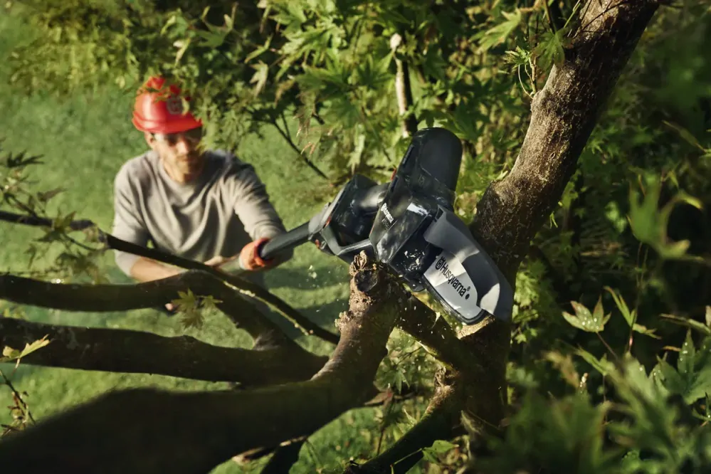 Husqvarna Aspire™ PE5-P4A Akumulátorová prerezávacia pilka (s akumulátorom a nabíjačkou)