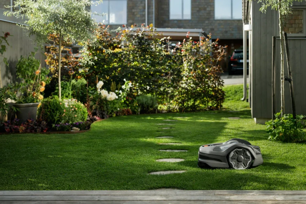 Husqvarna Automower® 305E NERA Robotická kosačka