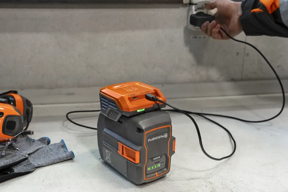 Nabíjačka Husqvarna 40-USB150X