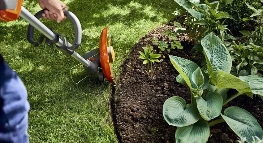 Husqvarna 110iL Akumulátorový vyžínač (s akumulátorom a nabíjačkou)