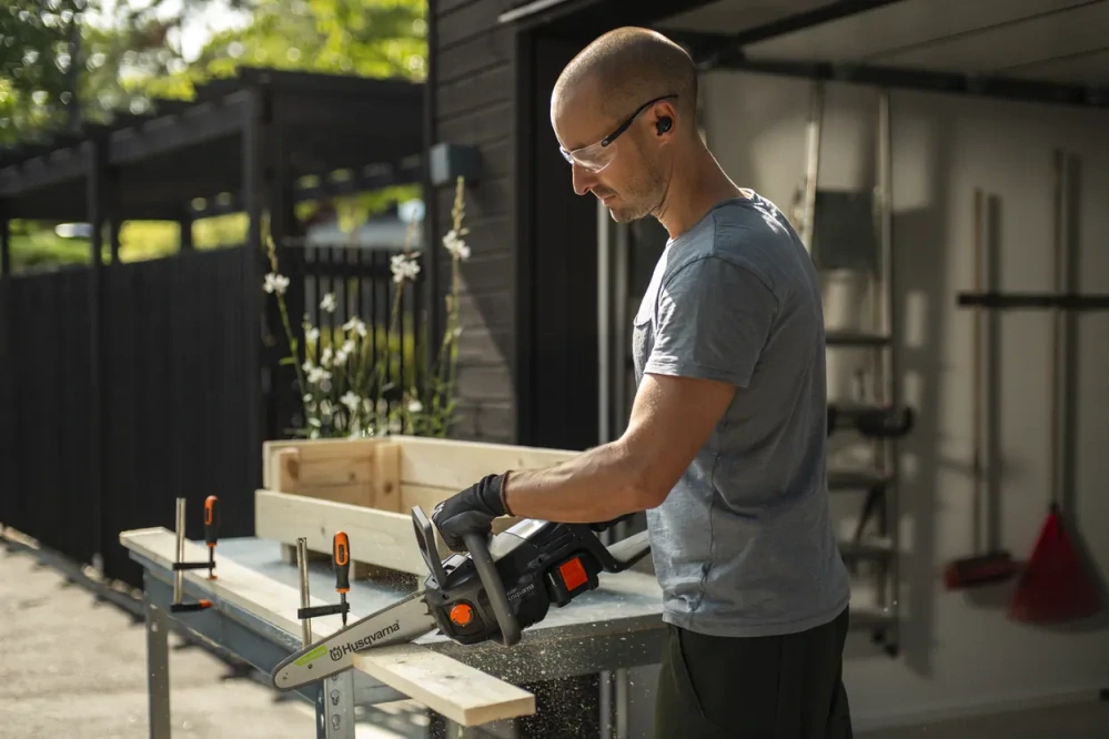 Akumulátorová píla Husqvarna Aspire™ C15X-P4A (s akumulátorom a nabíjačkou)