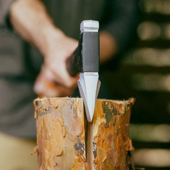 Štiepacia sekera FISKARS X-series X28, M