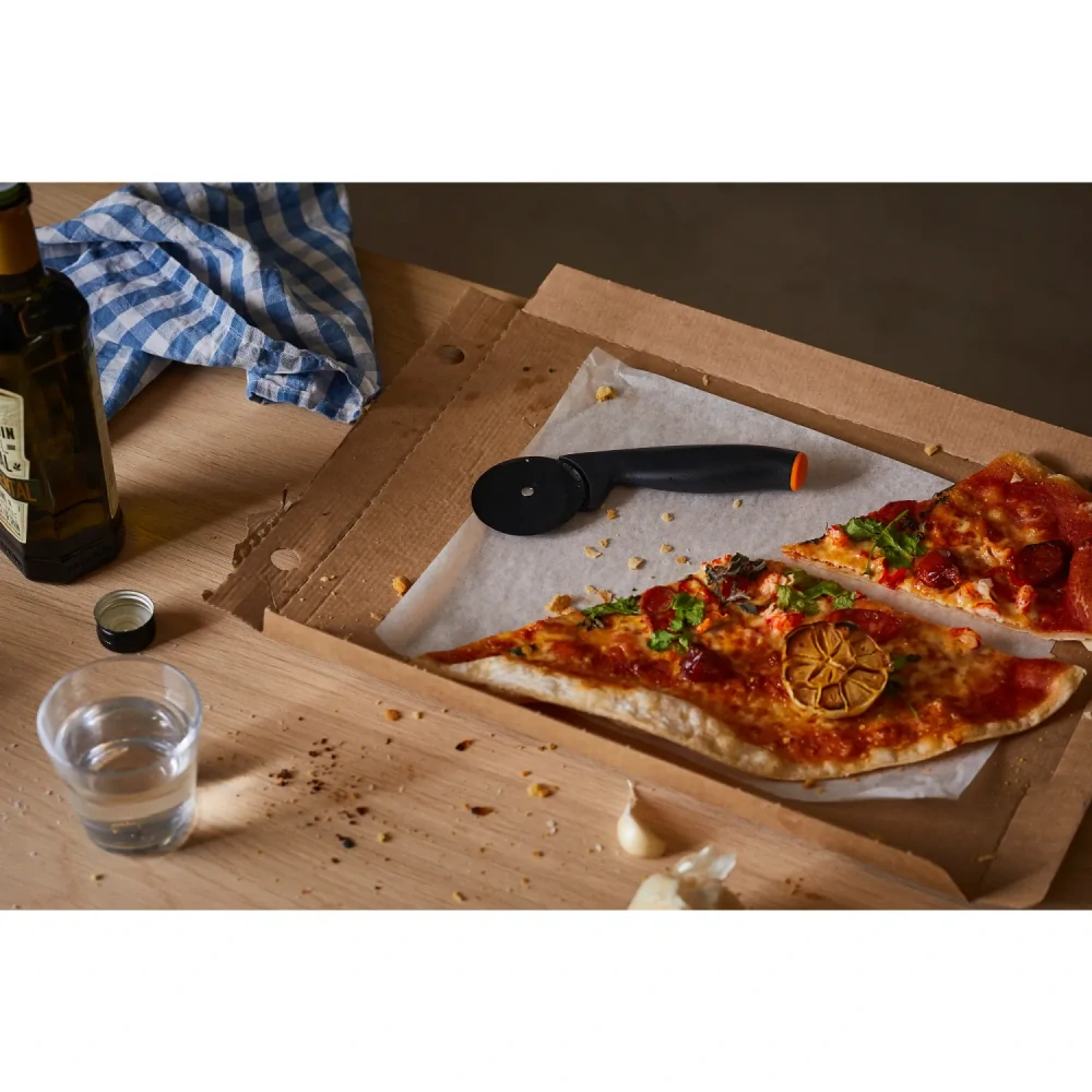 Krájač na pizzu FISKARS Functional Form