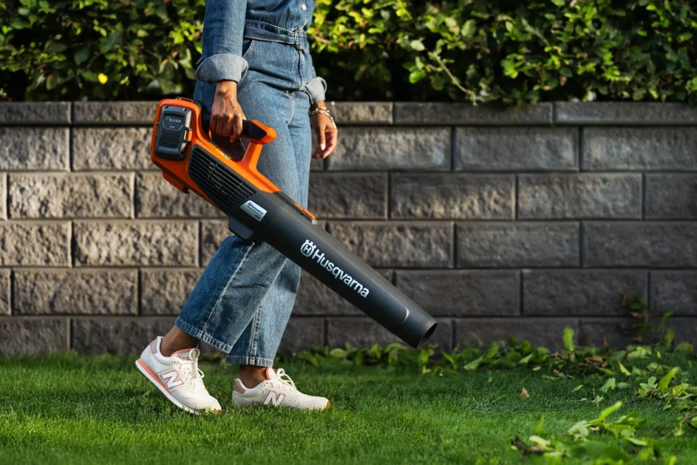 Husqvarna 122iB Akumulátorový fúkač (s akumulátorom a nabíjačkou))