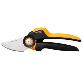 FISKARS - Dvojčepeľové záhradné nožnice L PowerGear™ X-series (P961)